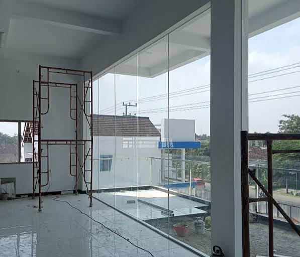 Aluminium framing and glazing